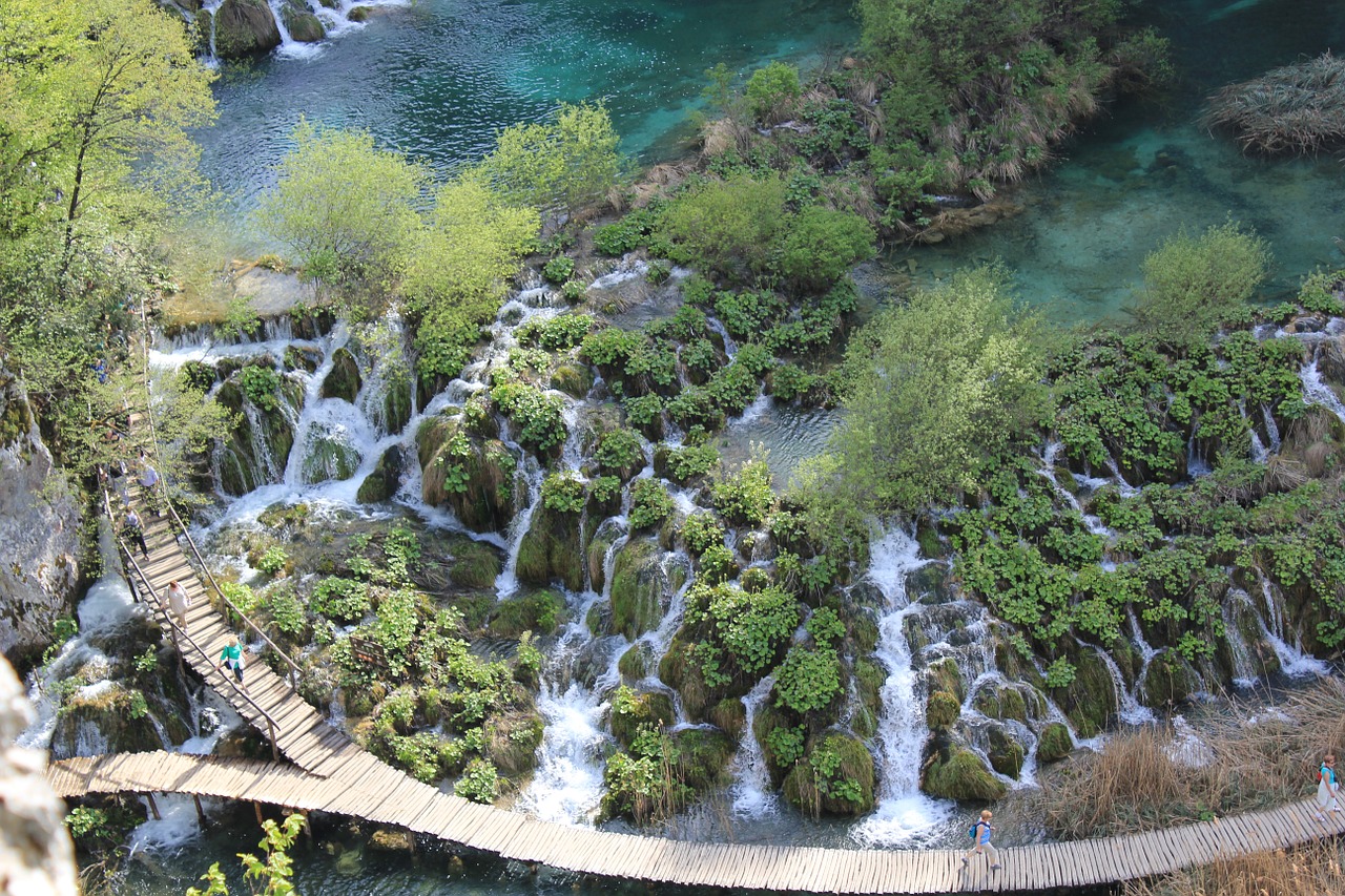 Der Naturpark Plitvicer Seen lockt jedes Jahr viele Touristen nach Kroatien