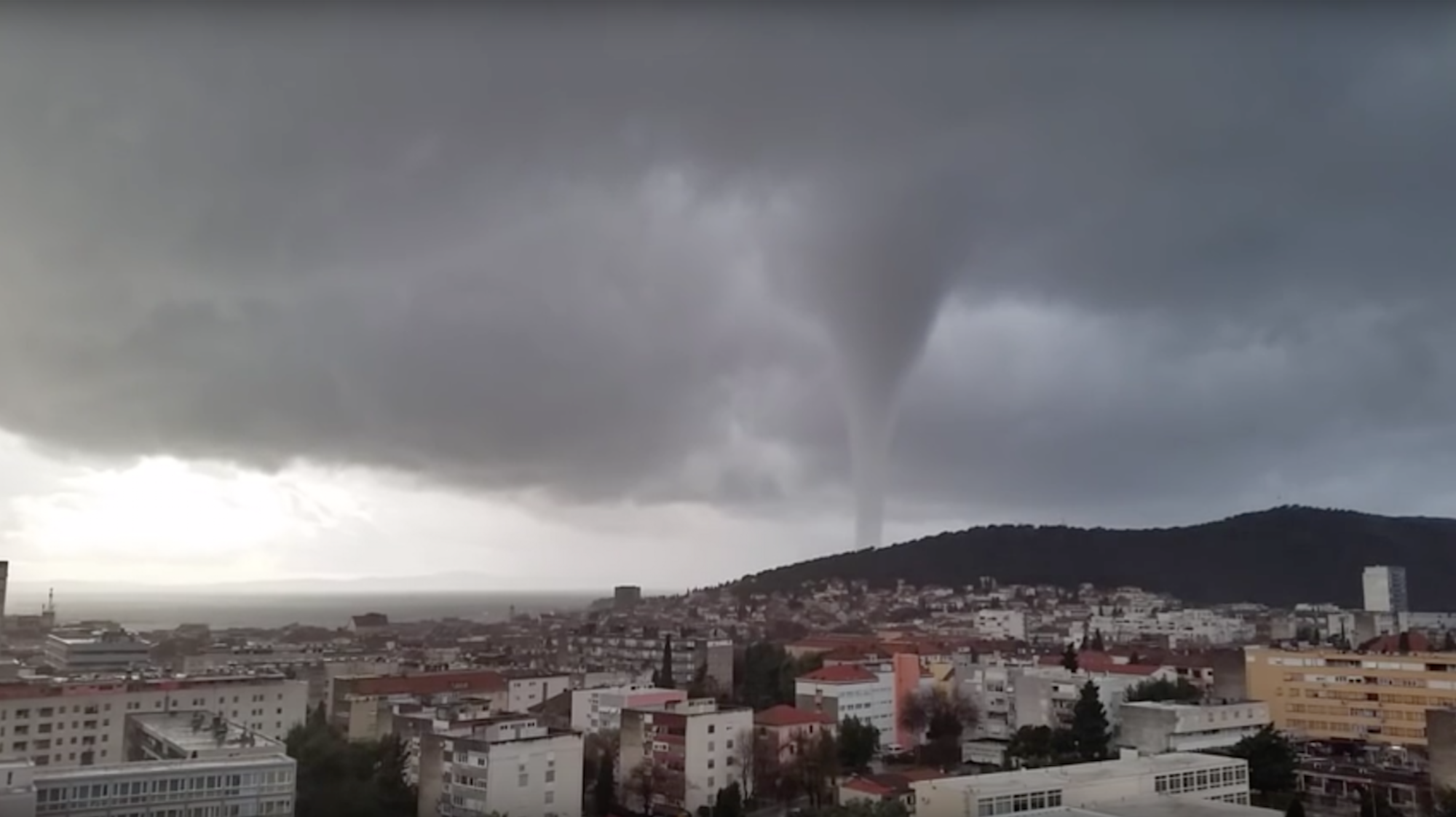 Eine Windhose verwüstete die kroatische Küstenstadt Split
