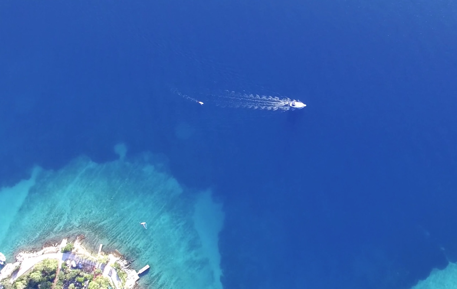 Die Insel Šolta in Kroatien gehört zu den Top Urlaubs-Zielen in Kroatien. Die Drohneuaufnahmen mit einer DJI Phantom III Professional sind beeindrucken.