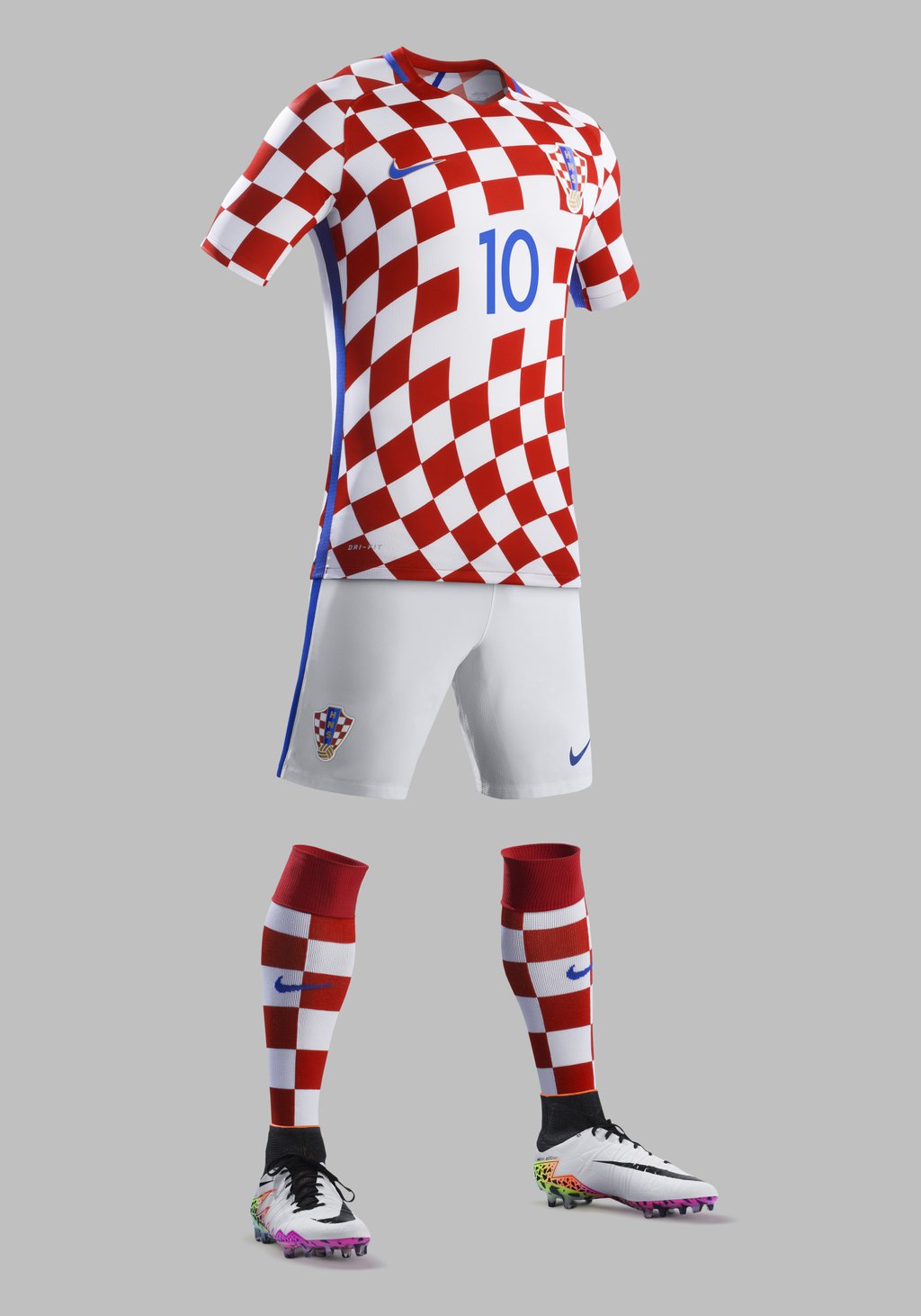 Nike hat die neuen Trikots der kroatischen Fußball-Nationalmannschaft vorgestellt. Wieder diente das Schachmuster des kroatischen Wappens als zentrales Design-Element. Die groß-weißen Quadrate sind seit über 500 Jahren das nationale Symbol der Kroaten und repräsentieren Frieden, Mut und Kraft.