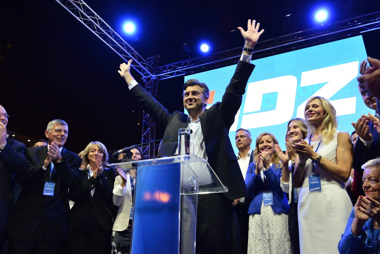 HDZ-Chef Andrej Plenkovic führt seine Partei zum Sieg während der Parlamentswahl 2016 in Kroatien